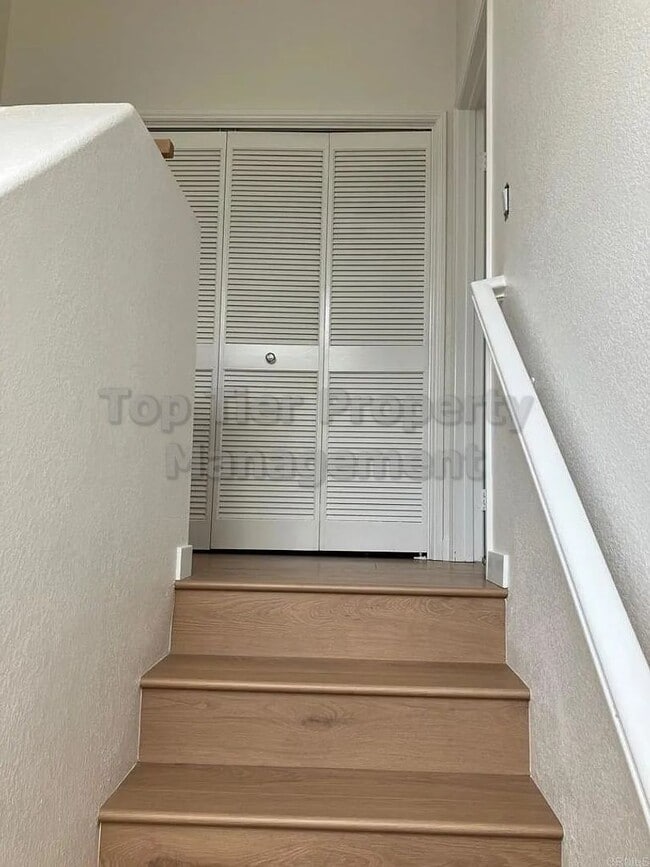 Building Photo - ***Beautiful Like-New 2 bed / 2.5 bath / 1...