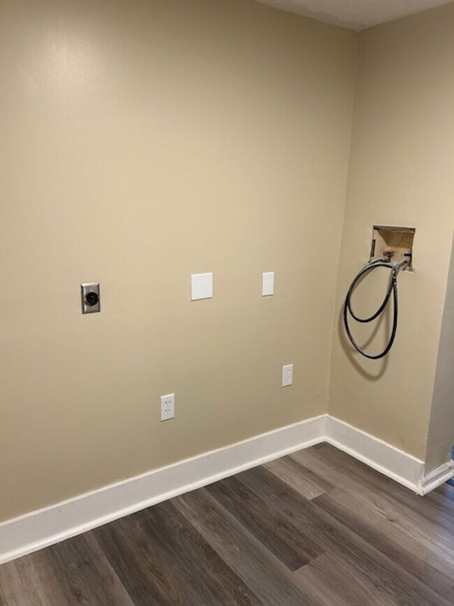 Building Photo - 820-822 HUFFMAN