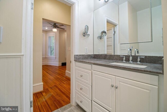 Building Photo - 1120 East Capitol St NE