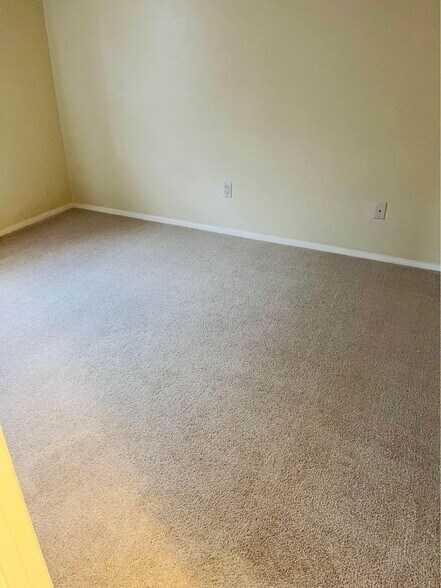 Building Photo - 870 Haverhill St