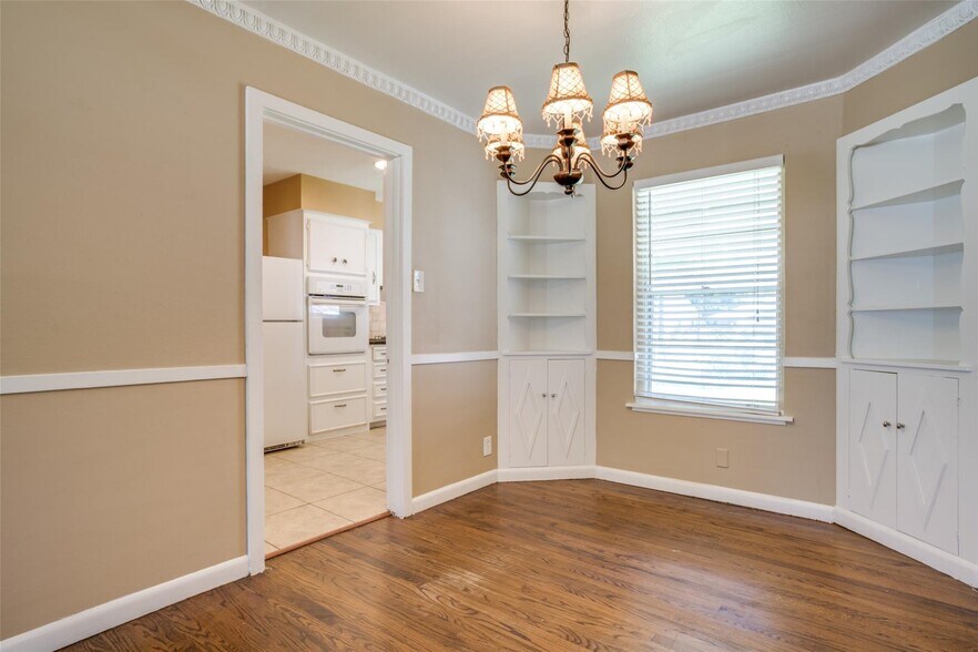 Building Photo - 3724 Almazan Dr