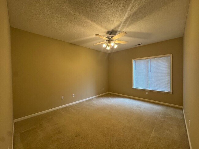 Building Photo - Spencers Crest Condominium