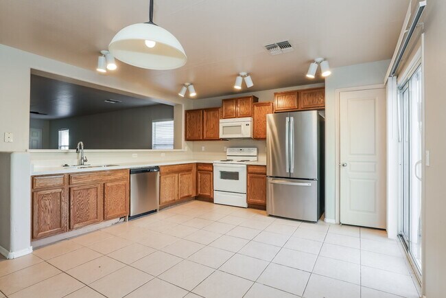 Building Photo - 4090 E Silverbell Rd