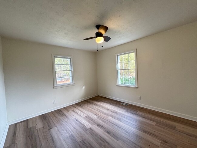 Building Photo - Cute ranch layout 3 bedroom 1 bath home in Hiram!