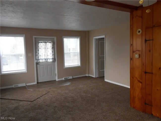 Building Photo - 24 Pleasant St