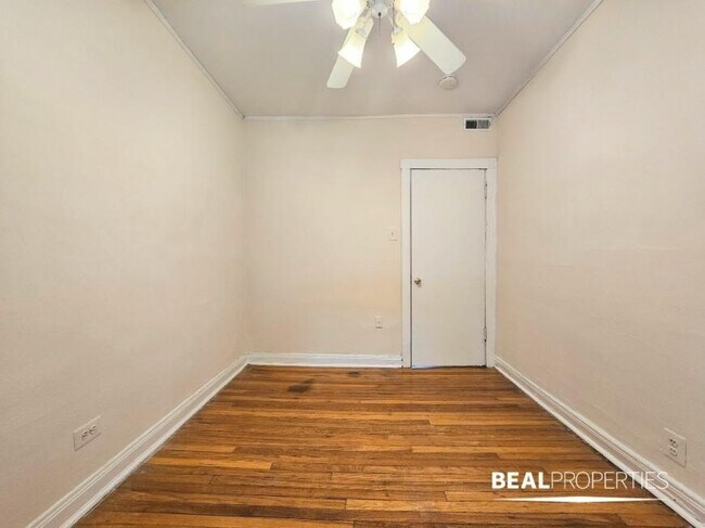 Building Photo - 1 bedroom in CHICAGO IL 60657