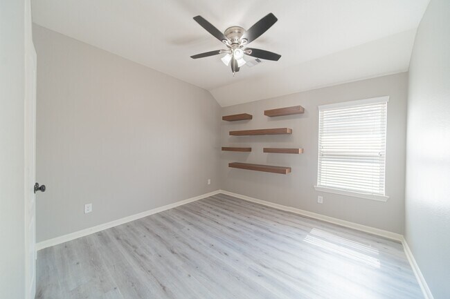 Building Photo - 13303 Davenport Hills Ln