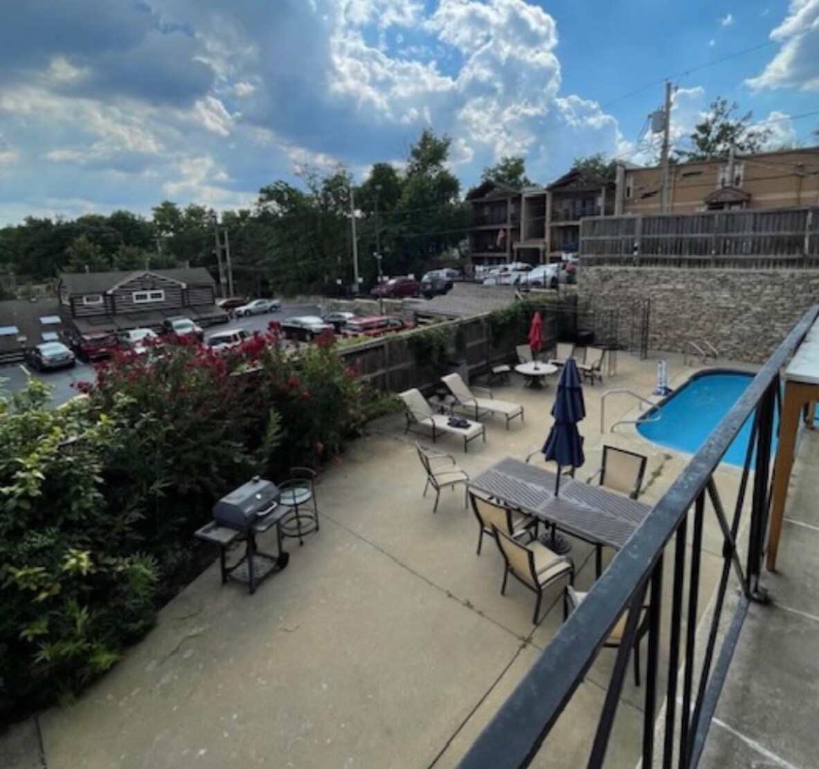 Building Photo - 4732 Belleview Ave