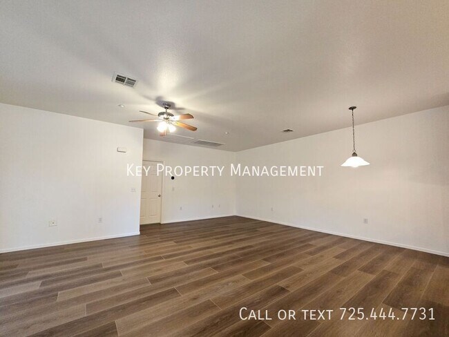 Building Photo - 5950 Barbosa Dr