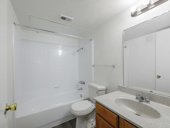 Building Photo - Spacious 2-Bedroom Apartments in Dallas – Starting at $1,150/Month