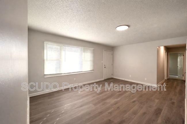 Building Photo - 11316 Donnelly Ave