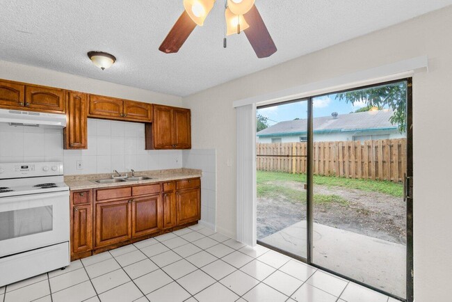 Building Photo - 4907 Gulfstream Rd