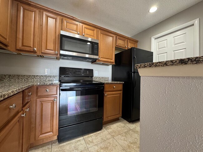 Building Photo - Altamonte Springs Top Floor Condo ~ Gated Waterfront Community ~ Must See!
