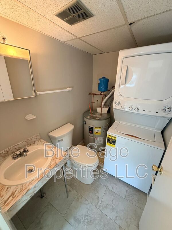 Building Photo - 400 Glendale Rd