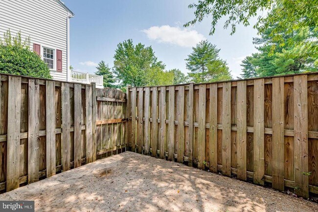 Building Photo - 1663 Hart Ct