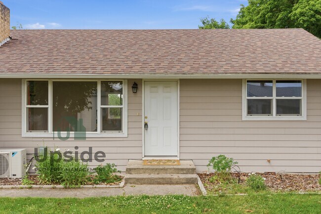 Building Photo - 8719 E Valleyway Ave