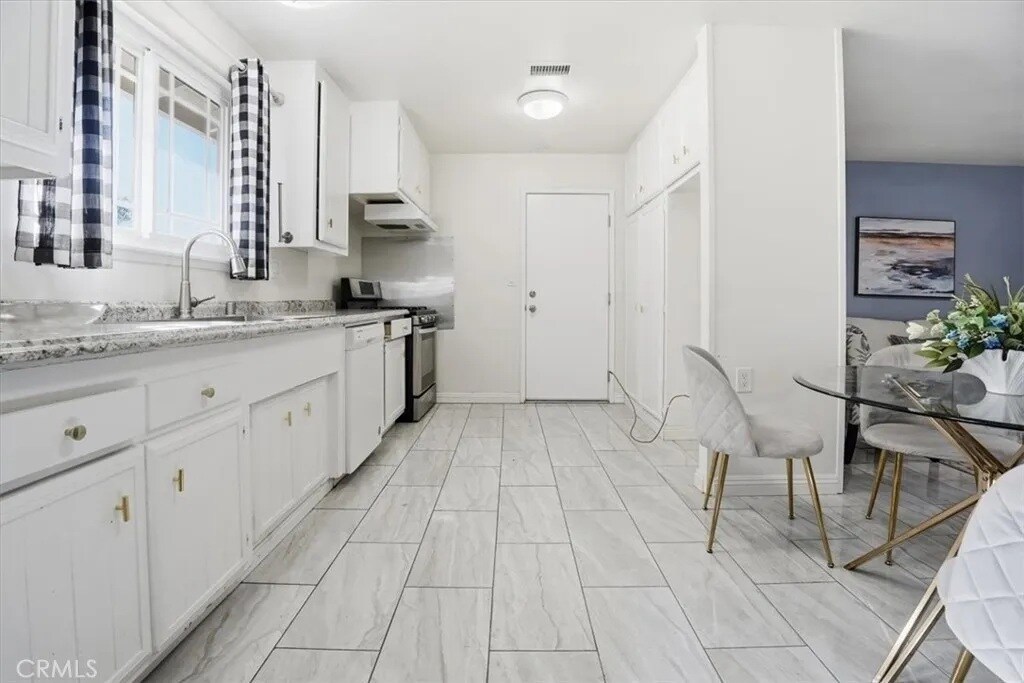 Building Photo - 1573 Casarin Ave