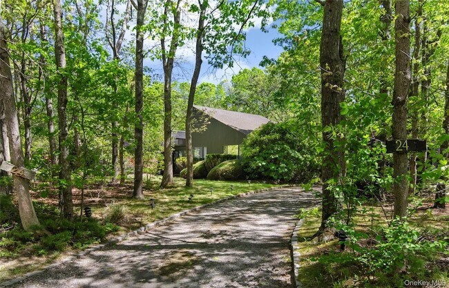 Building Photo - 24 N Quarter Rd