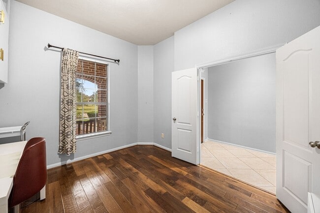 Building Photo - 802 Floriencia St