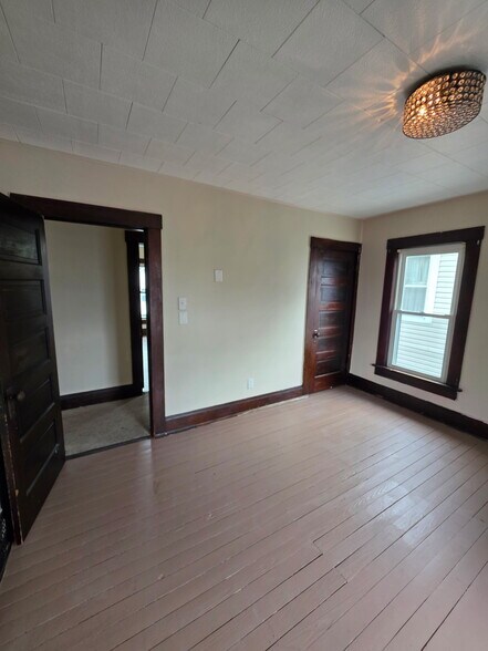 Building Photo - 364 S 10th St