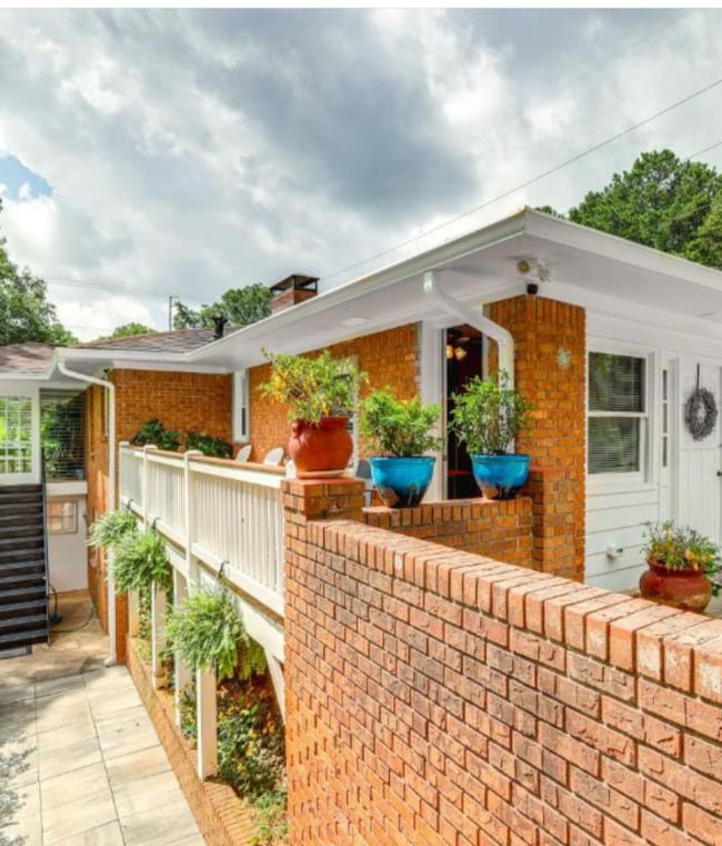 Building Photo - 950 Ellis Rd