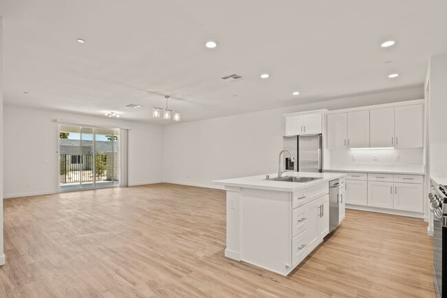 Building Photo - New Home in Gated Indian Palm Country Club