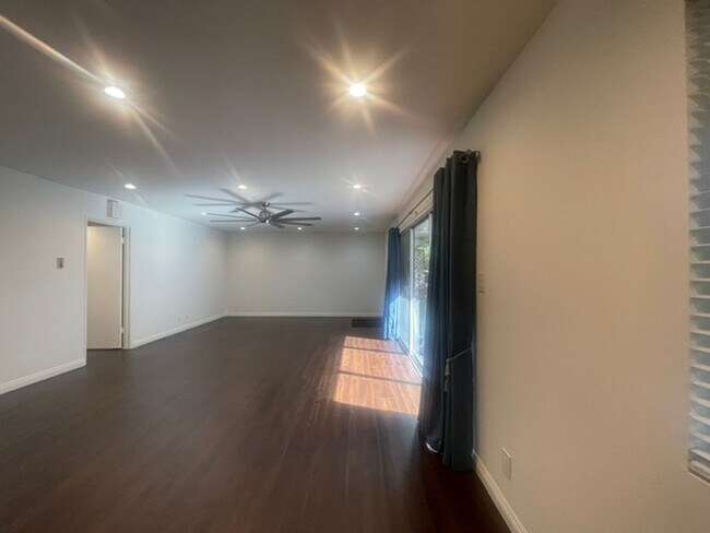 Building Photo - Coming Soon- Spacious Torrance 2 Bed/2 Bat...