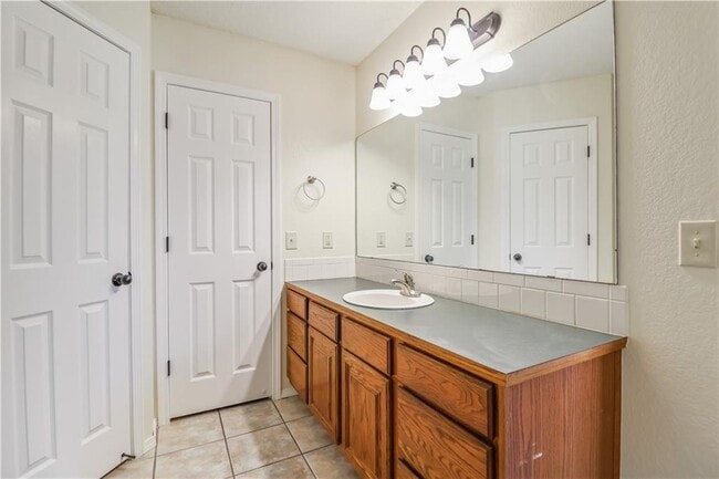 Building Photo - 1156 Oleander Ln