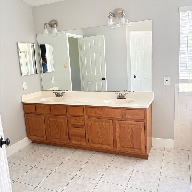 Building Photo - 20315 Aspenwilde Dr