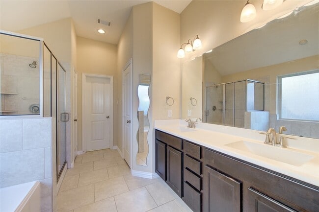 Building Photo - 6519 Point Hollow Ln
