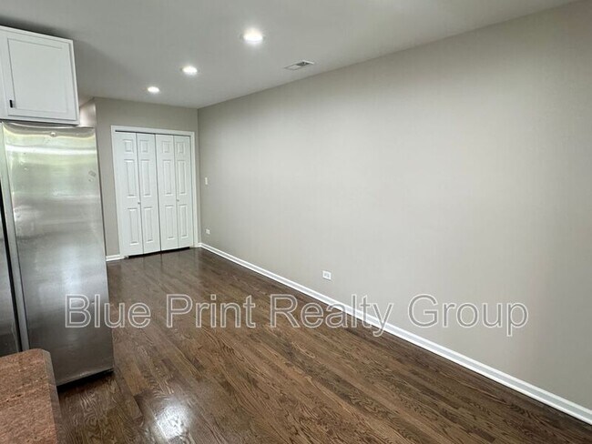 Building Photo - 5438 S Indiana Ave