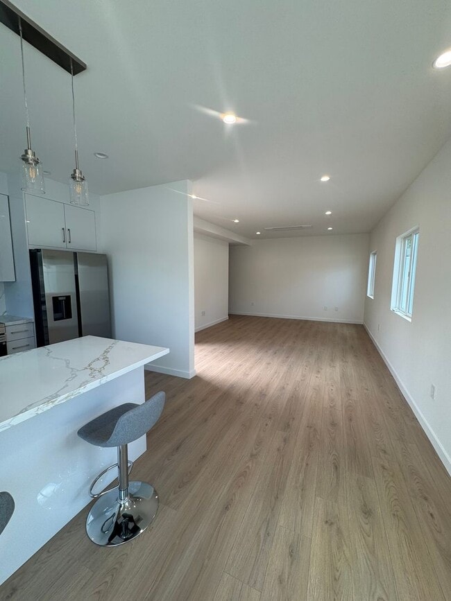 Building Photo - Spacious 1000 Sq. Ft. First-Floor Back ADU...