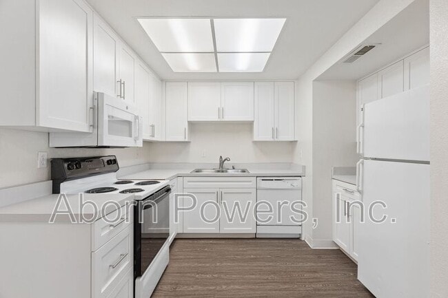 Building Photo - 2529 Greenwood Ln