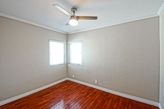 Building Photo - REMODELED, CHARMING & AIRY 3BR2BA HOME W/ OFFICE ON A LARGE LOT W/ NICELY LANDSCAPED FRONT YARD, ...