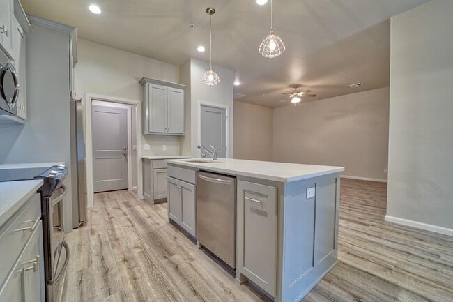 Building Photo - 1530 S 7th St