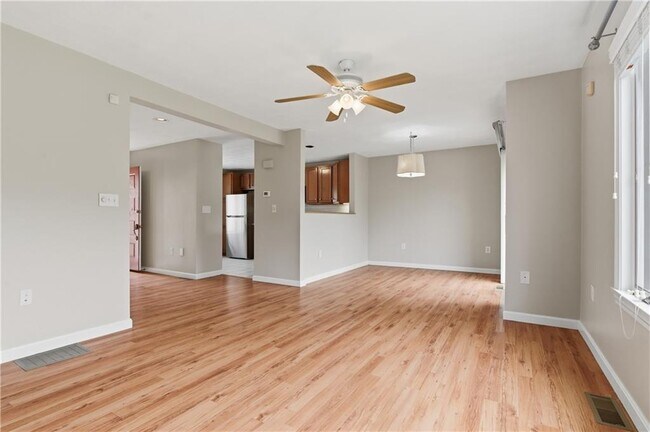 Building Photo - 50 Abbott Run Valley Rd
