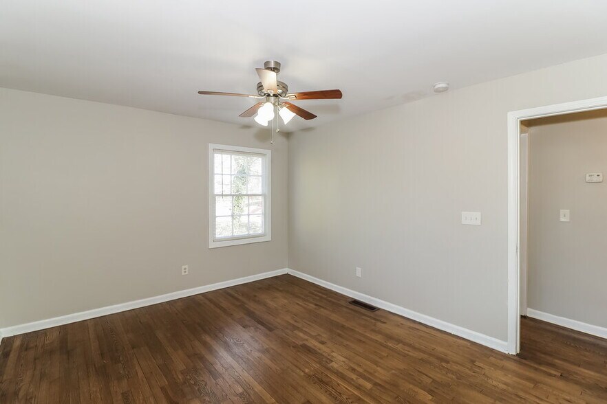 Building Photo - 454 New St