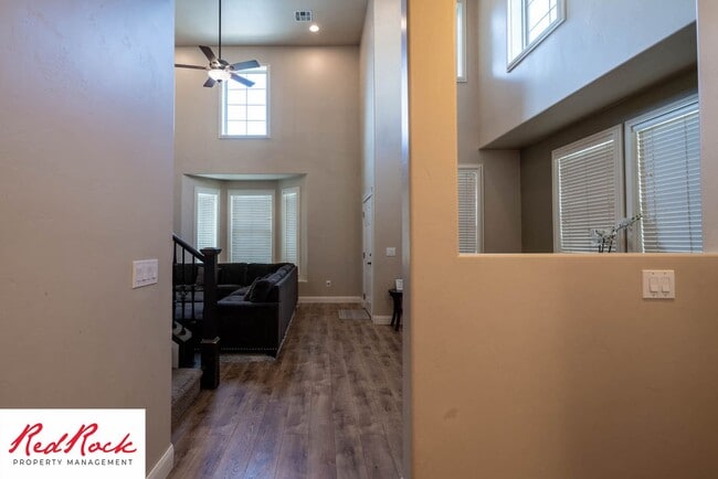 Building Photo - 3 Bedroom Furnished Home in Hidden Valley ...