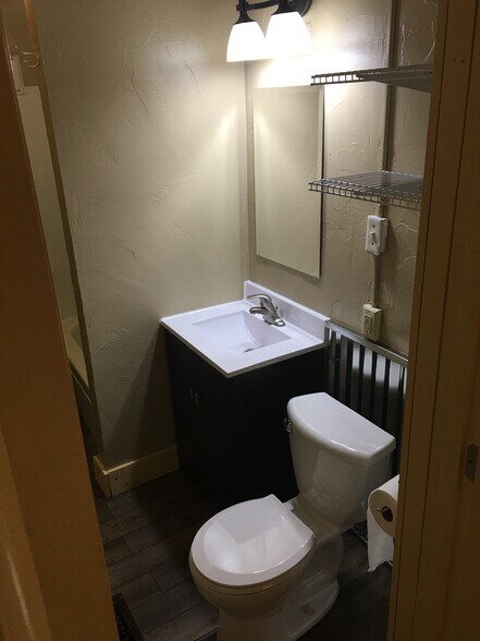 Recently remodeled bathroom - 846 McKinley St