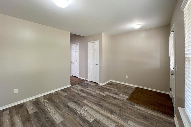 Building Photo - 737 Christian Ln