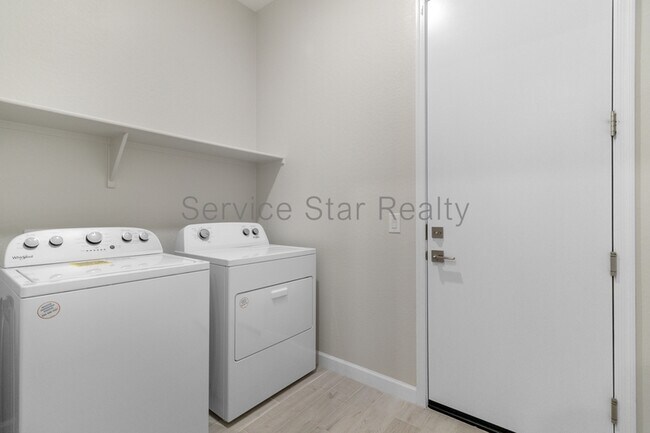 Building Photo - 5062 E Hartford Ave