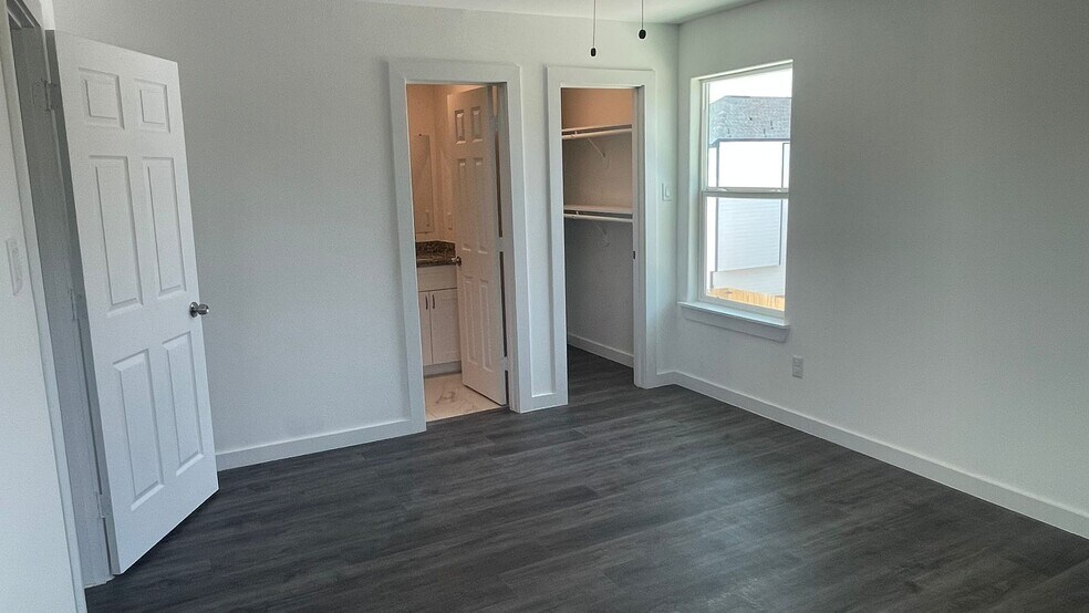 Building Photo - 9746 Garcroft St