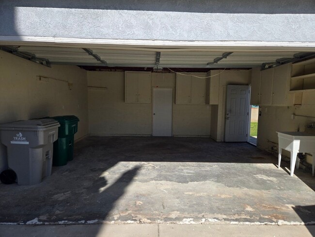 Building Photo - 4 BR / 2 BA near SDSU available immediately.