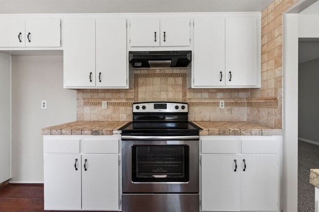 Building Photo - Canyon Crest Home
