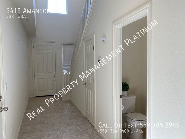 Building Photo - $2,500 Ashlan & Leonard 3 Bedroom + Solar ...