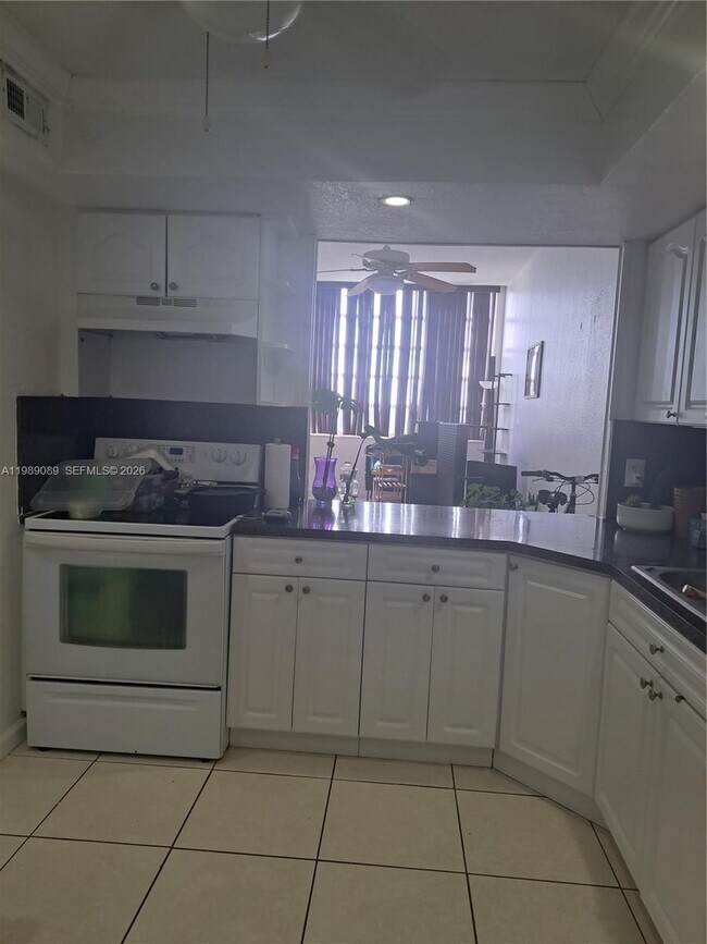 Building Photo - 1351 NE Miami Gardens Dr