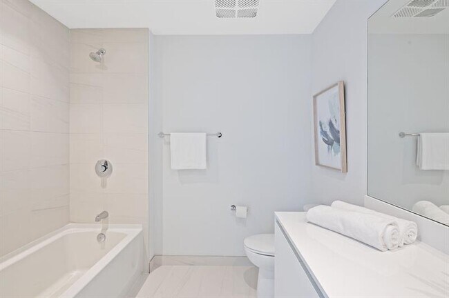 Building Photo - 1116 N Ocean Blvd