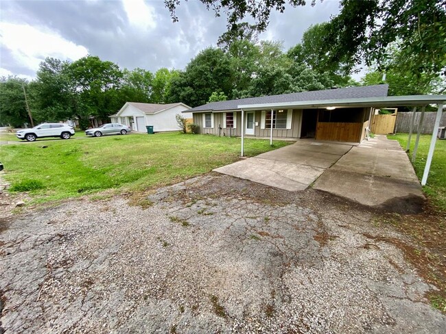Building Photo - 260 Bradford Dr