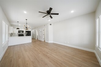 Building Photo - 402 E 37th St