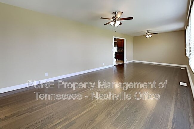 Building Photo - 537 Whispering Hills Dr